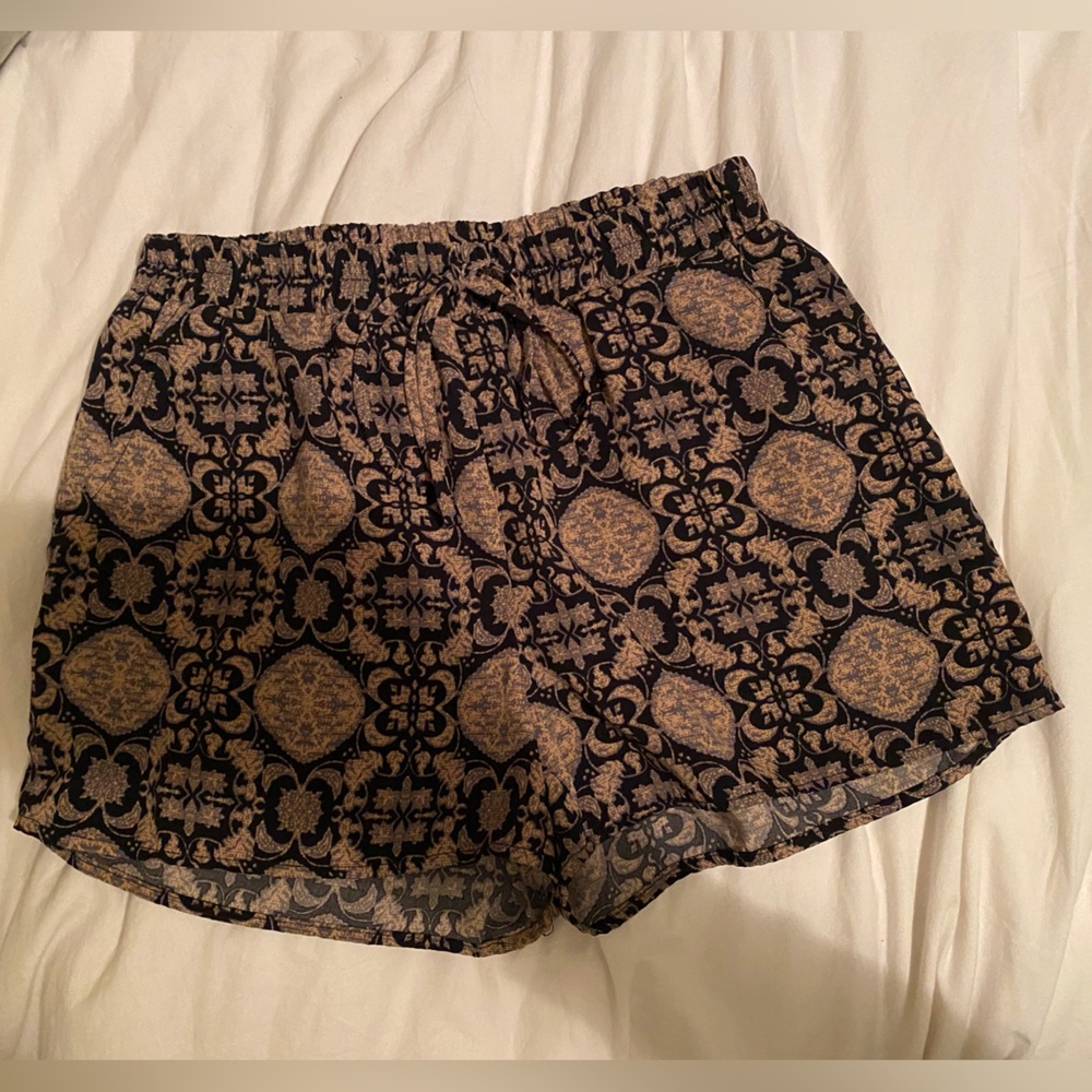 Patterned flowy shorts